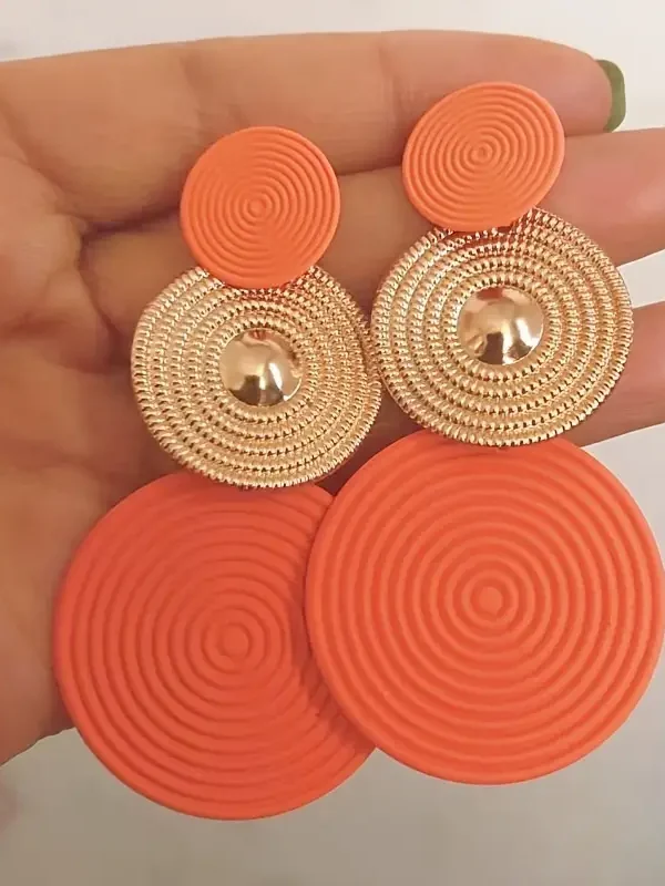 Aretes Redondos con Estilo Medio Retro